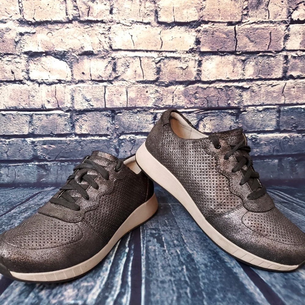 Dansko Christina Metallic Pewter White Perforated Casual Sneakers Size 9.5